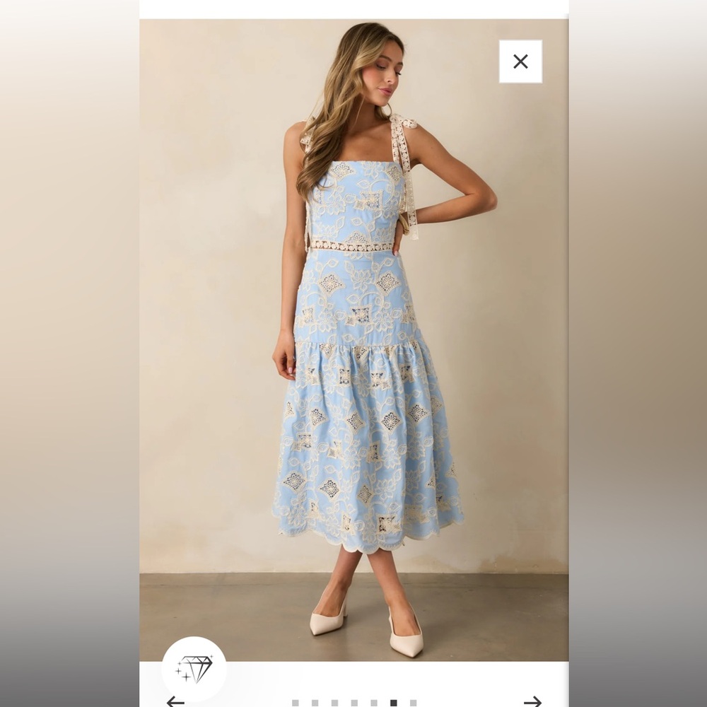 ROOFTOP ROMANCE SKY BLUE FLORAL
EMBROIDERED MIDI DRESS
Red Dress Boutique